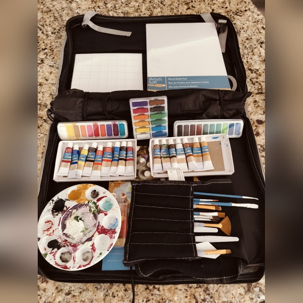 Artist's Loft Watercolor Paint Set with Brushes
